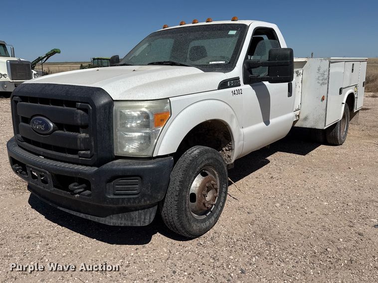 2015 Ford F350 Super Duty utility bed pickup truck - DZ5392