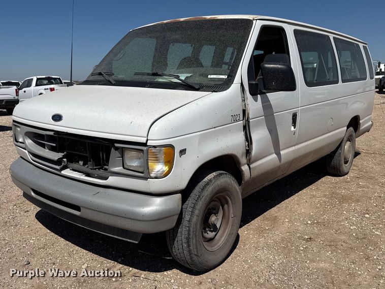 2001 Ford E350 van - DZ5401
