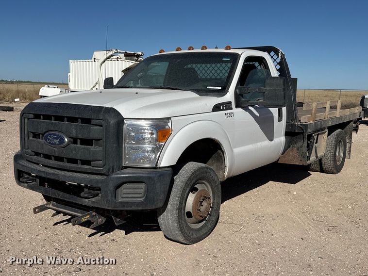 2016 Ford F350 Super Duty flatbed pickup truck - DZ5404