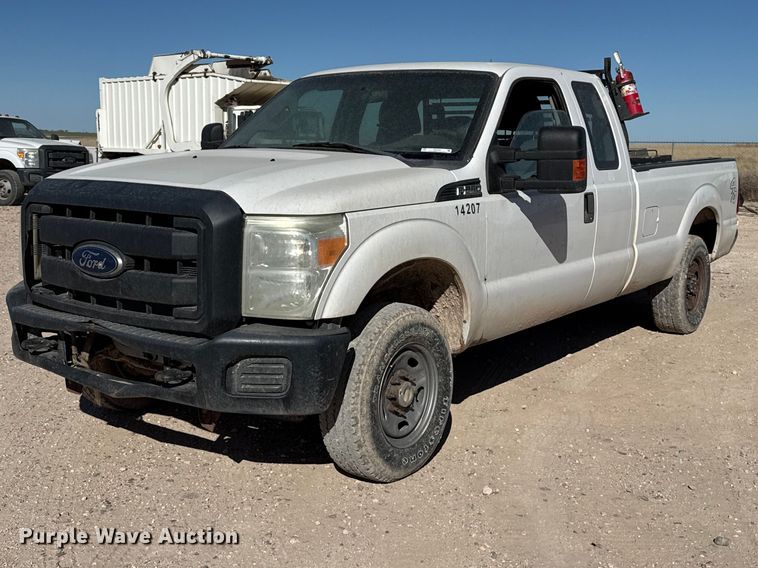 2015 Ford F250 Super Duty Ext. Cab pickup truck - DZ5405
