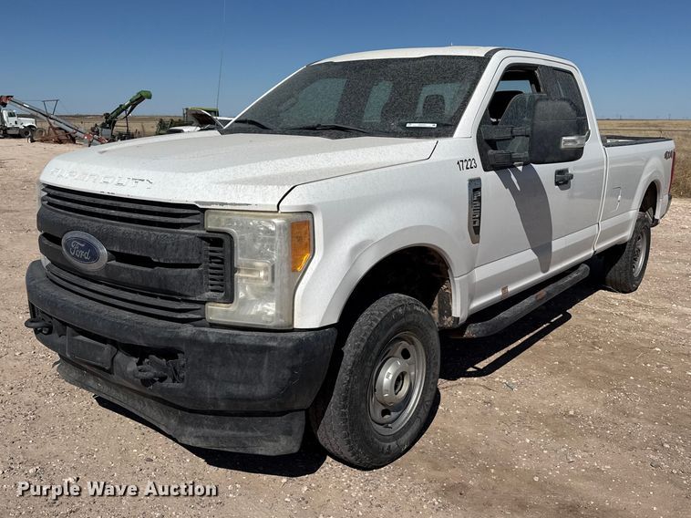 2017 Ford F250 Super Duty Ext. Cab pickup truck - DZ5412