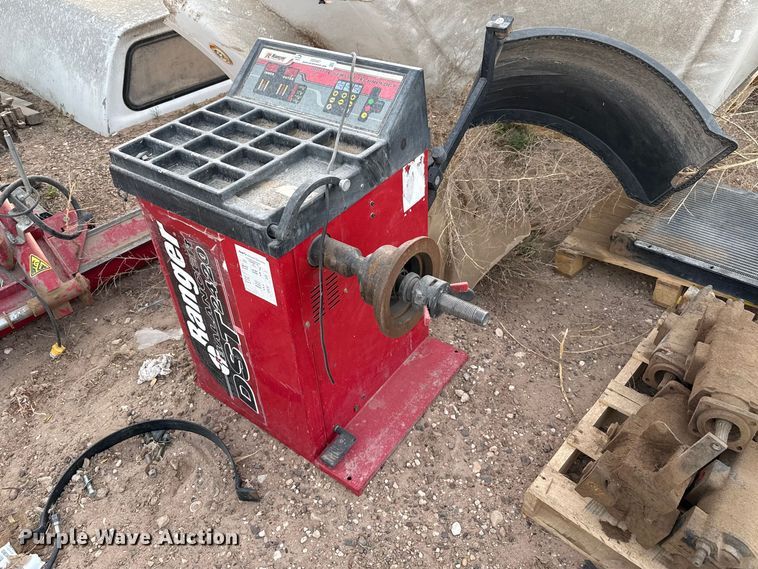 2017 Ranger DST2420 tire balancer - DZ5421