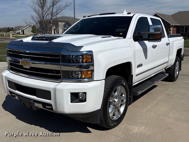 2018 Chevrolet 2500HD High Country Crew Cab pickup truck - DZ5429
