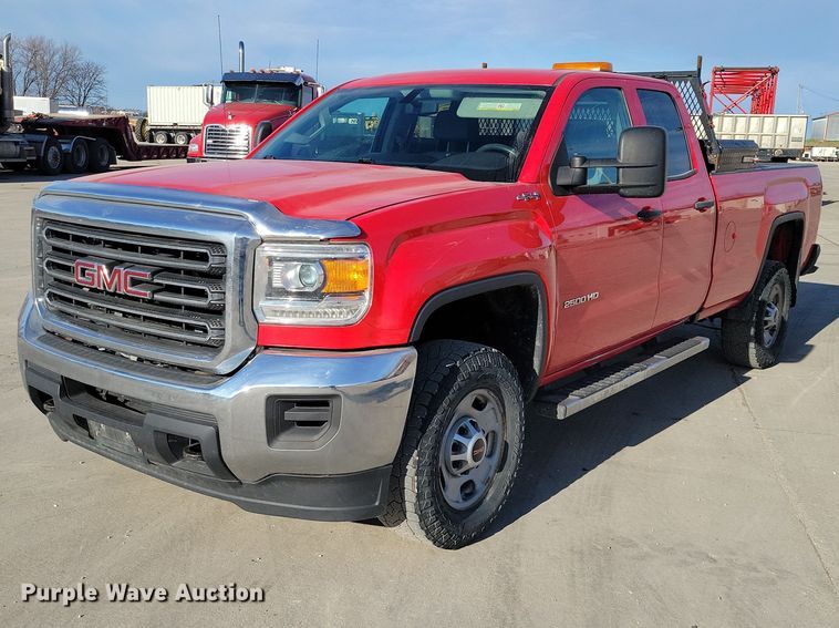 2017 GMC Sierra 2500HD Ext. Cab pickup truck - DZ6982