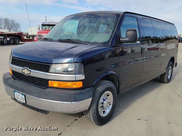2008 Chevrolet  Express 3500 van - DZ6983