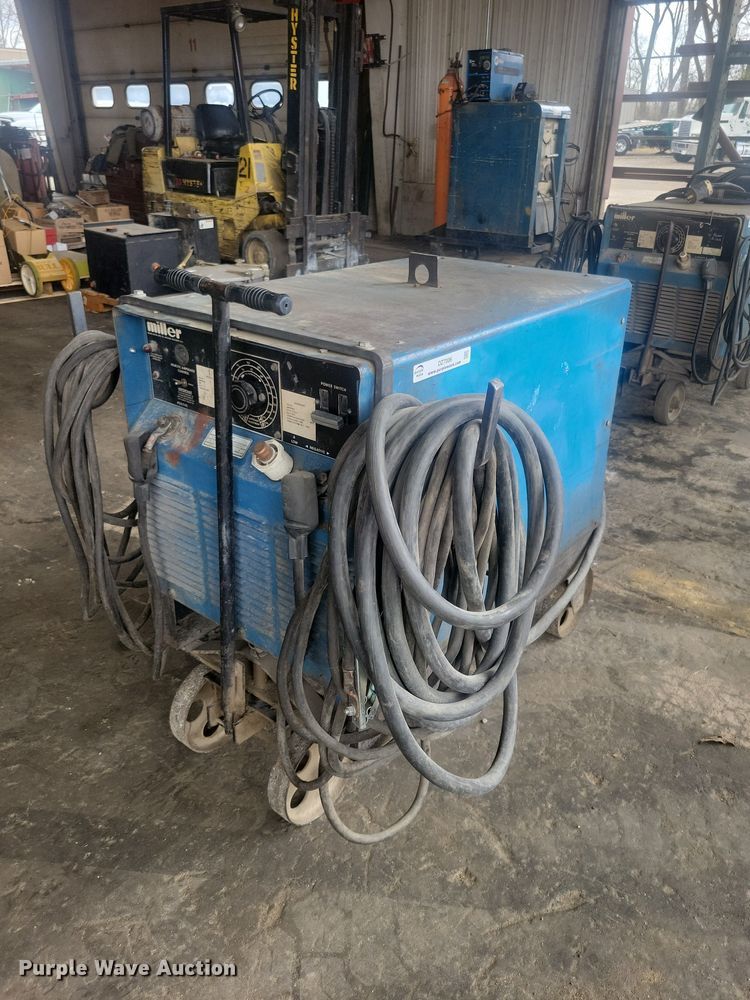 Miller SRH-303 welder - DZ7006