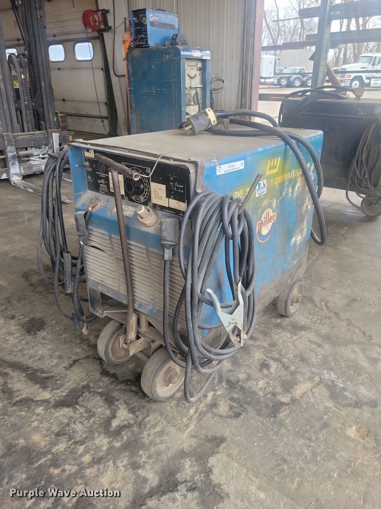 Miller SRH-303 welder - DZ7007