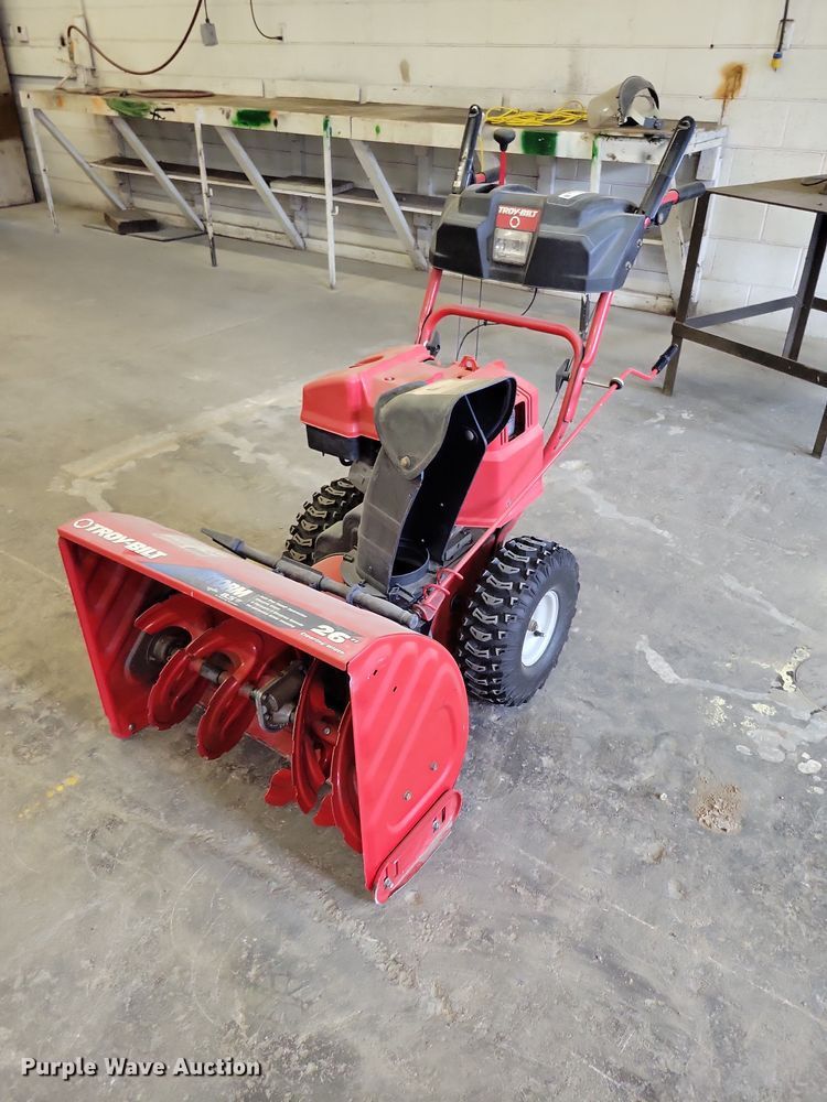 Troy-Bilt Storm snow blower - DZ7015