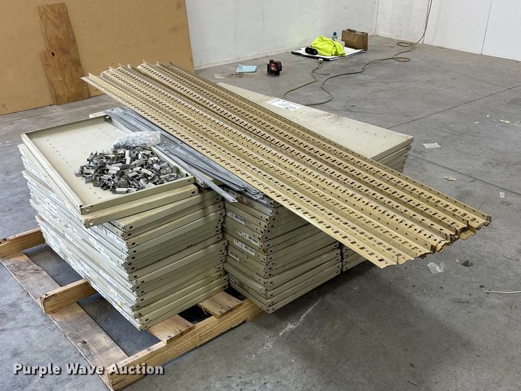 Metal shelving - EA4737