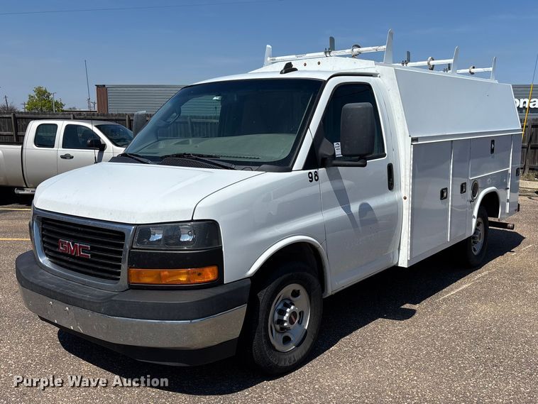 2019 GMC Savana utility van - EA4740