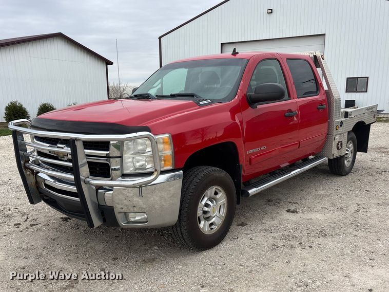 2007 Chevrolet Silverado 2500HD LT Crew Cab pickup truck - EA4749