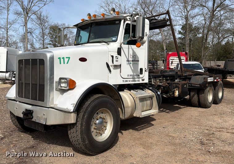 2014 Peterbilt 365 roll-off container truck - ED5132