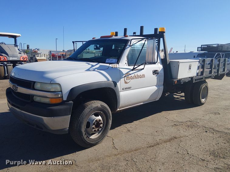 2002 Chevrolet Silverado 3500 flatbed pickup truck - EE5236