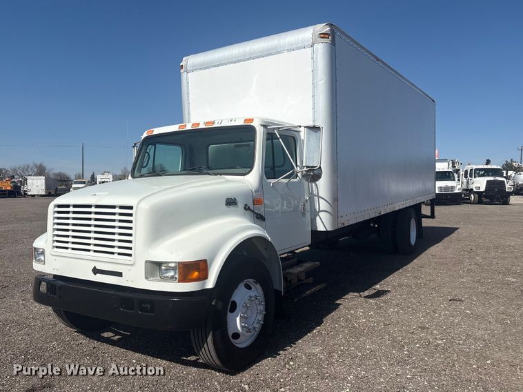 2001 International 4700 box truck - EG8916