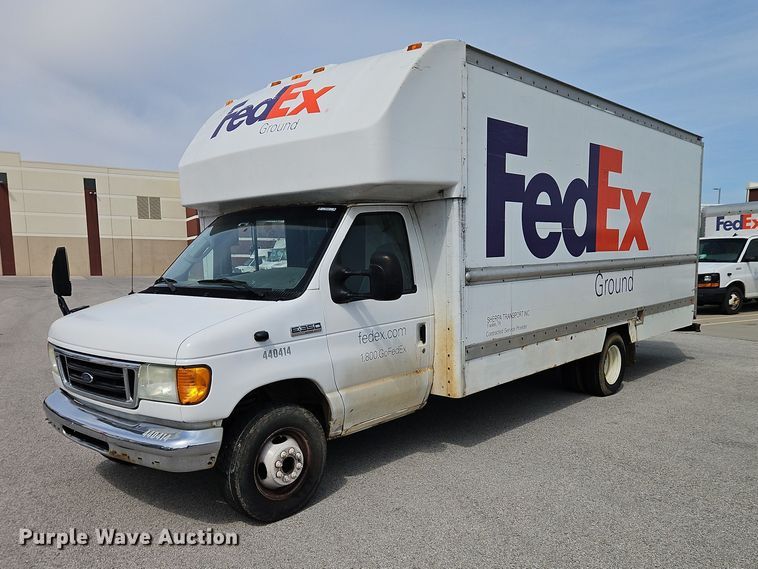 2007 Ford E350 delivery van - EO7213