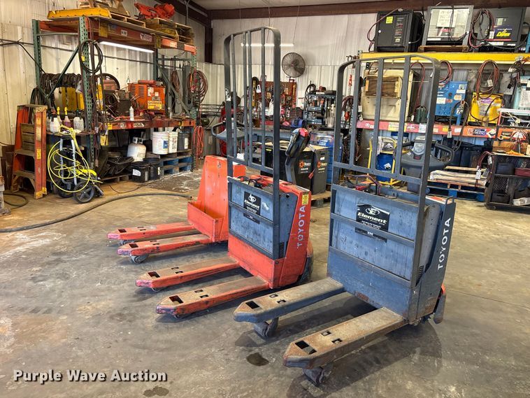 (3) Toyota pallet jacks - ES8865