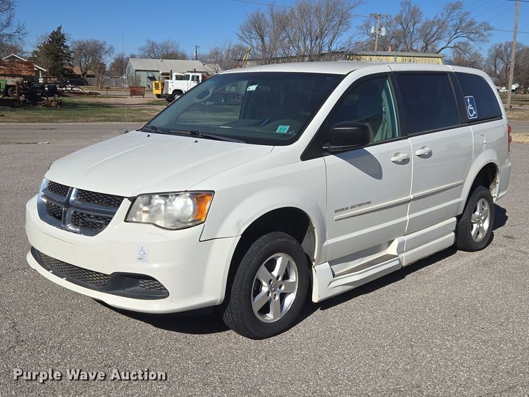 2012 Dodge Grand Caravan handicap accessible van - ET1388