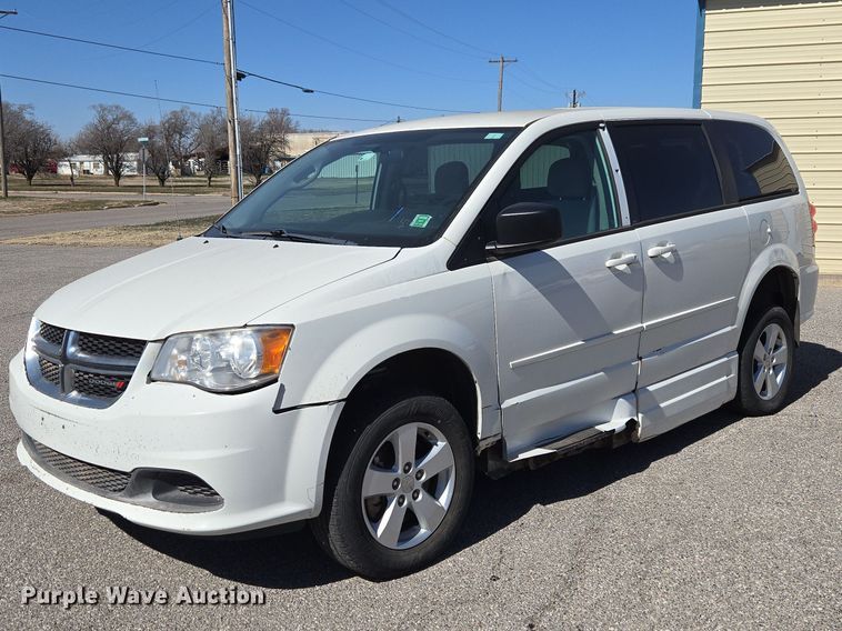 2013 Dodge Grand Caravan handicap accessible van - ET1393