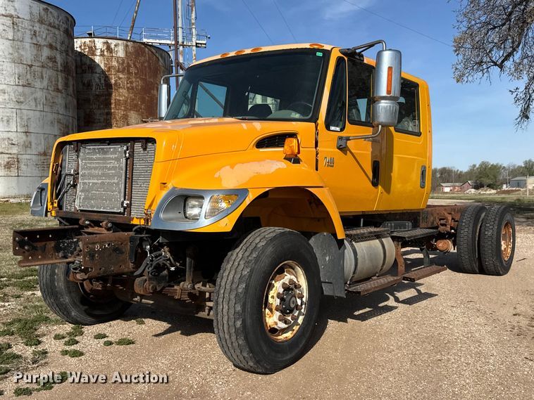 2006 International 7400 Crew Cab truck cab and chassis - ET1894