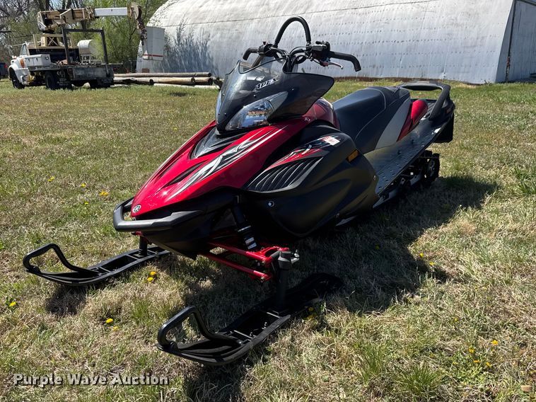 2006 Yamaha Apex snowmobile - ET1902