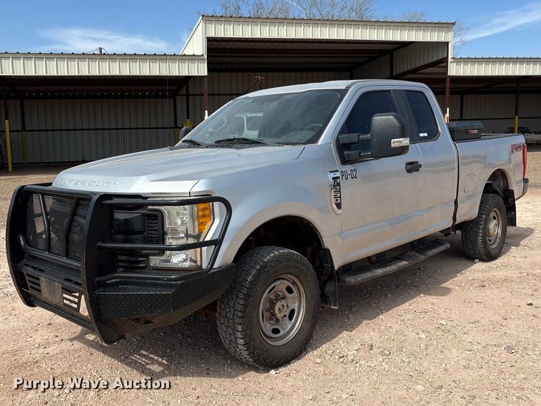 2017 Ford F250 Super Duty Ext. Cab pickup truck - EU4959