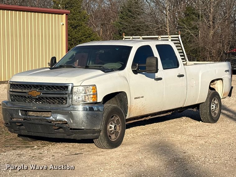 2013 Chevrolet Silverado 2500HD Crew Cab pickup truck - EV2752