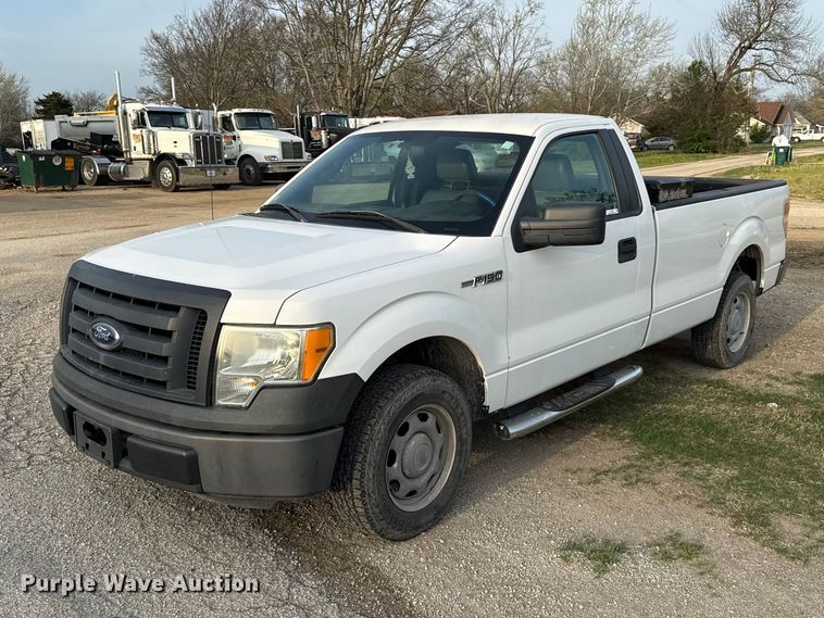 2011 Ford F150 pickup truck - EV7656