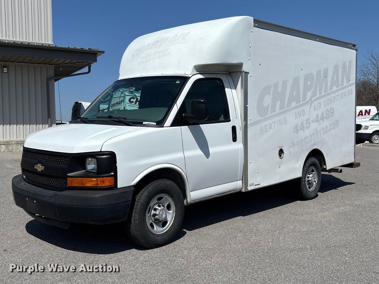2015 Chevrolet Express G3500 box truck - FB3336