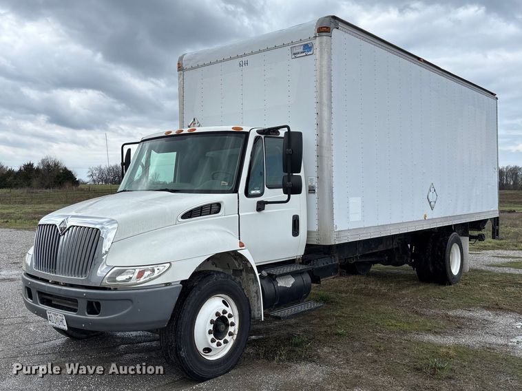 2007 International 4300 box truck - FB3358