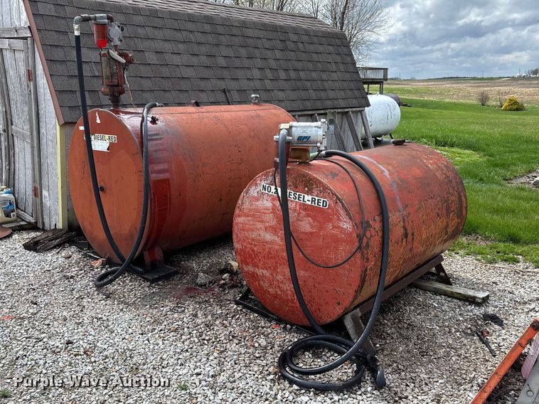 (2) fuel tanks - FB3359