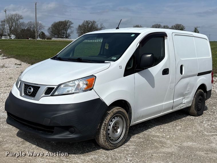 2015 Nissan NV200 van - FB3366