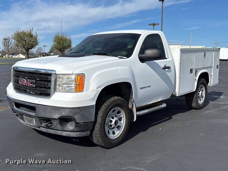 2013 GMC Sierra 3500 utility bed pickup truck - FB3389