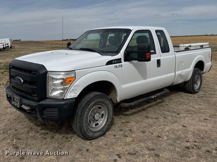 2016 Ford F250 Super Duty Ext. Cab pickup truck - FB7105