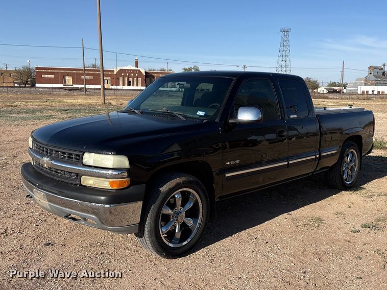 2002 Chevrolet Silverado 1500 Ext. Cab pickup truck - FC2161