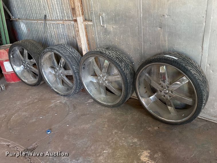 (4) 295/25ZR28 tires and wheels - FC2163