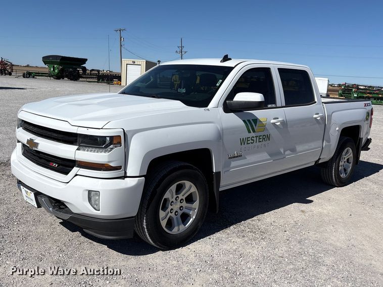 2018 Chevrolet Silverado 1500 Crew Cab pickup truck - FC2203