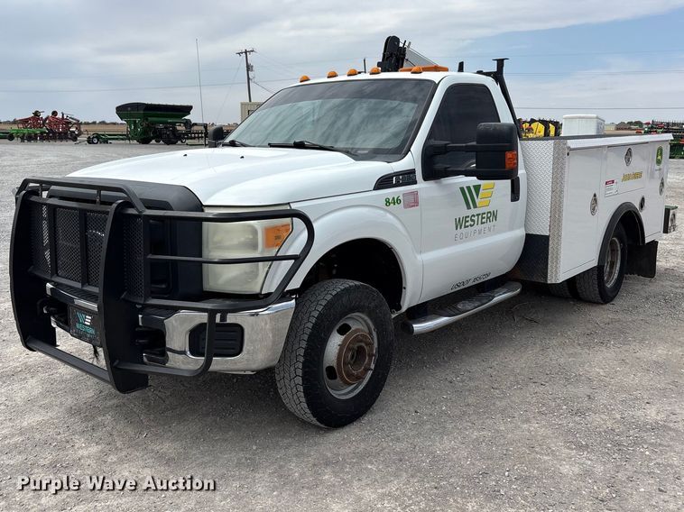 2013 Ford F350 Super Duty utility bed pickup truck - FC2204