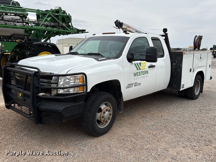 2013 Chevrolet Silverado 3500HD Ext. Cab utility bed pickup truck - FC2208