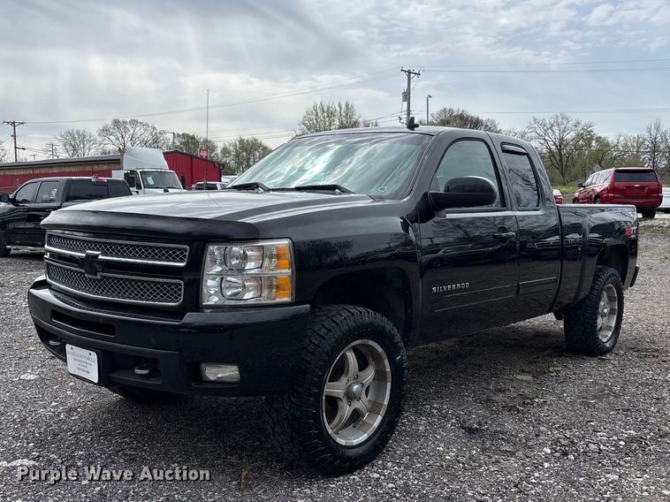 2013 Chevrolet Silverado Ext. Cab pickup truck - FC4548