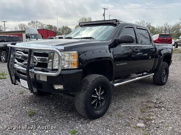 2009 Chevrolet Silverado Crew Cab pickup truck - FC4551