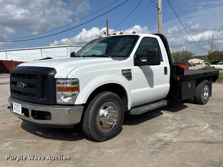 2010 Ford F350 Super Duty flatbed pickup truck - FC4587