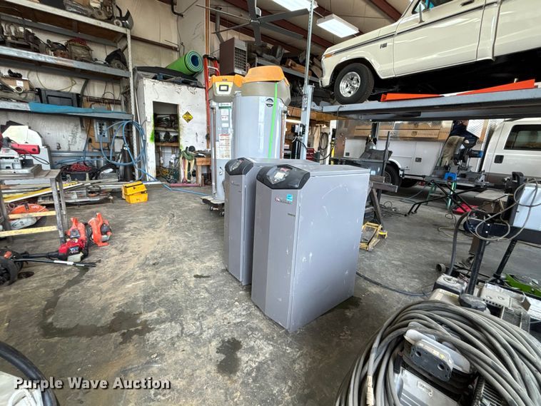 (4) hot water heaters - FC4592