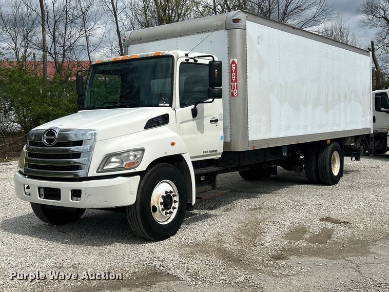 2013 Hino 338 box truck - FC5350