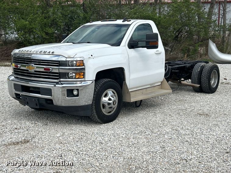 2015 Chevrolet Silverado 3500HD pickup truck cab and chassis - FC5352