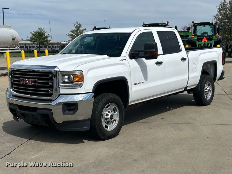 2016 GMC Sierra 2500HD Crew Cab pickup truck - FC5383