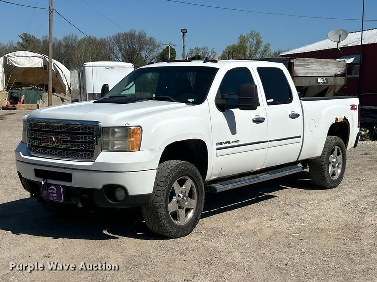 2011 GMC Sierra 2500HD Denali  Crew Cab pickup truck - FC5400