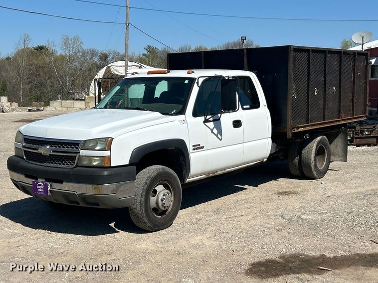 2005 Chevrolet Silverado 3500 Ext. Cab dump bed pickup truck - FC5401