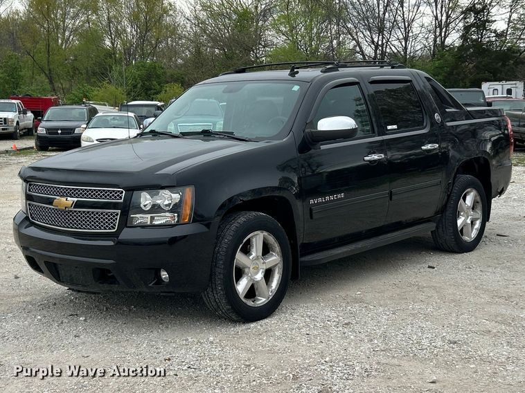 2013 Chevrolet Avalanche Crew Cab pickup truck - FC5405