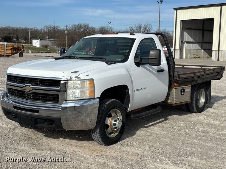 2009 Chevrolet Silverado 3500HD flatbed pickup truck - FG0200