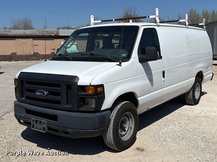 2013 Ford E250 van - FG0208